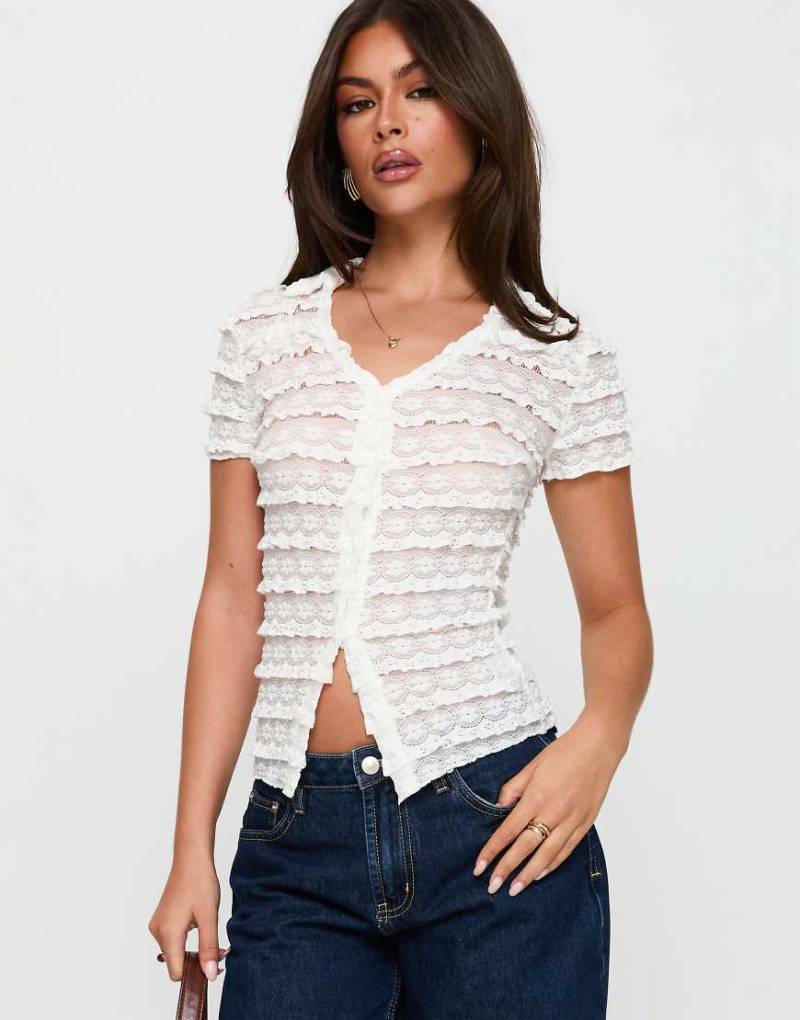 Princess Polly - Into Your Eyes - Oberteil aus Spitze in Weiß mit Rüschen und Knopfleiste von Princess Polly