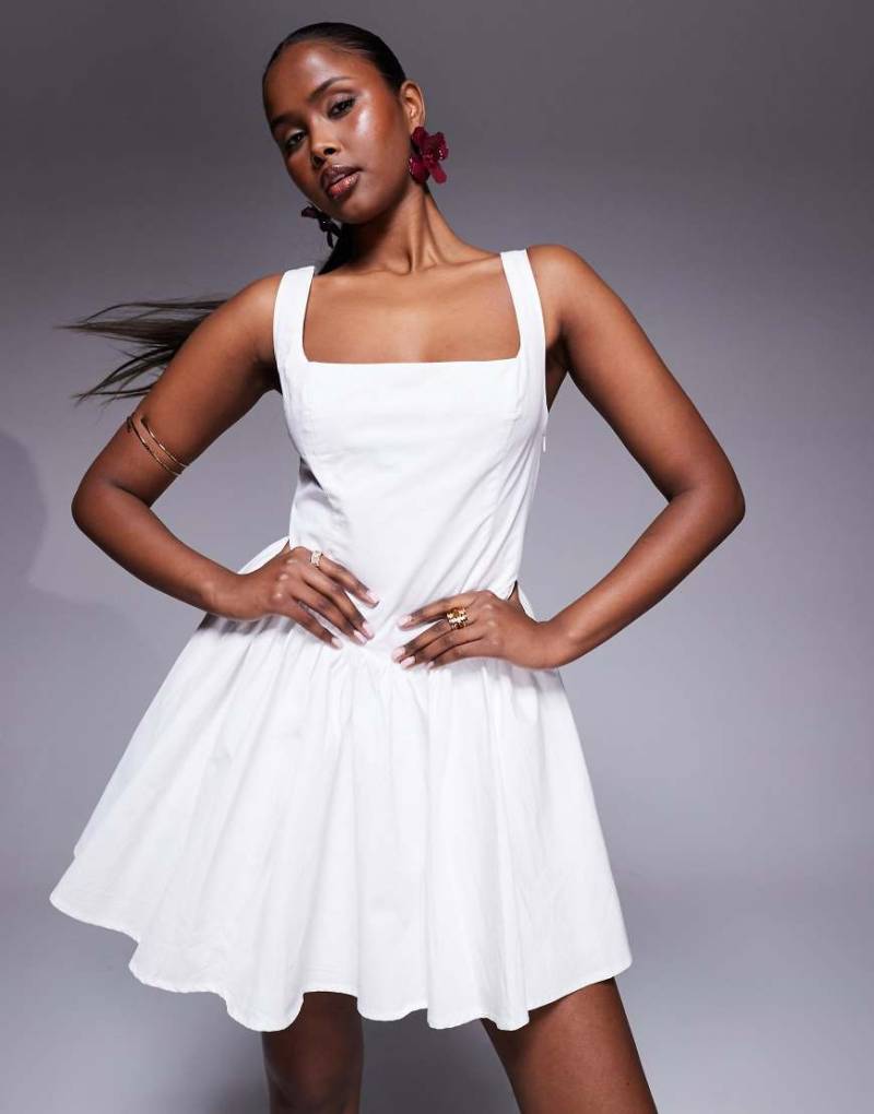 Princess Polly - Kurzes Skater-Kleid in Weiß mit Korsettdetail und eckigem Ausschnitt-Schwarz von Princess Polly