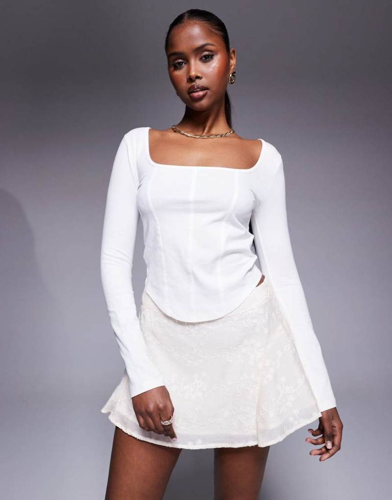 Princess Polly - Luftiger Minirock in Cremeweiß mit Blumenstickerei von Princess Polly