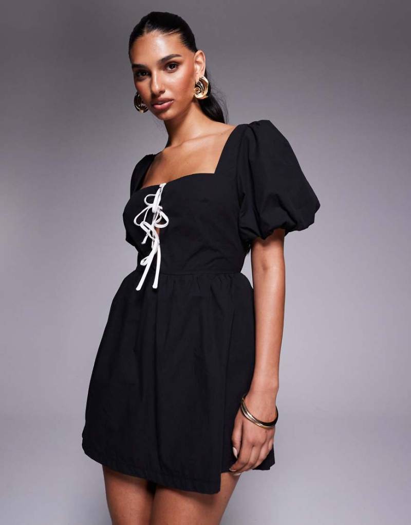 Princess Polly - Maelle - Playsuit aus Baumwollmix in Schwarz und Weiß mit kontrastierenden Bindedetails vorne, Rückenausschnitt und Puffärmeln-Bunt von Princess Polly