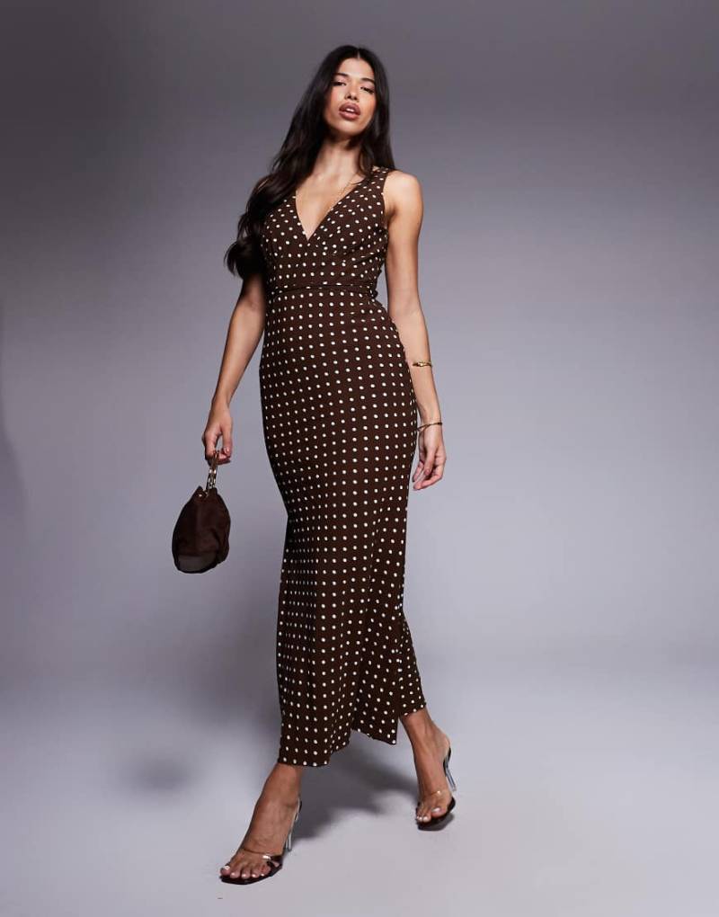 Princess Polly - Nellie - Gepunktetes Maxi-Trägerkleid in Braun mit tiefem V-Ausschnitt und Bindedetail-Bunt von Princess Polly