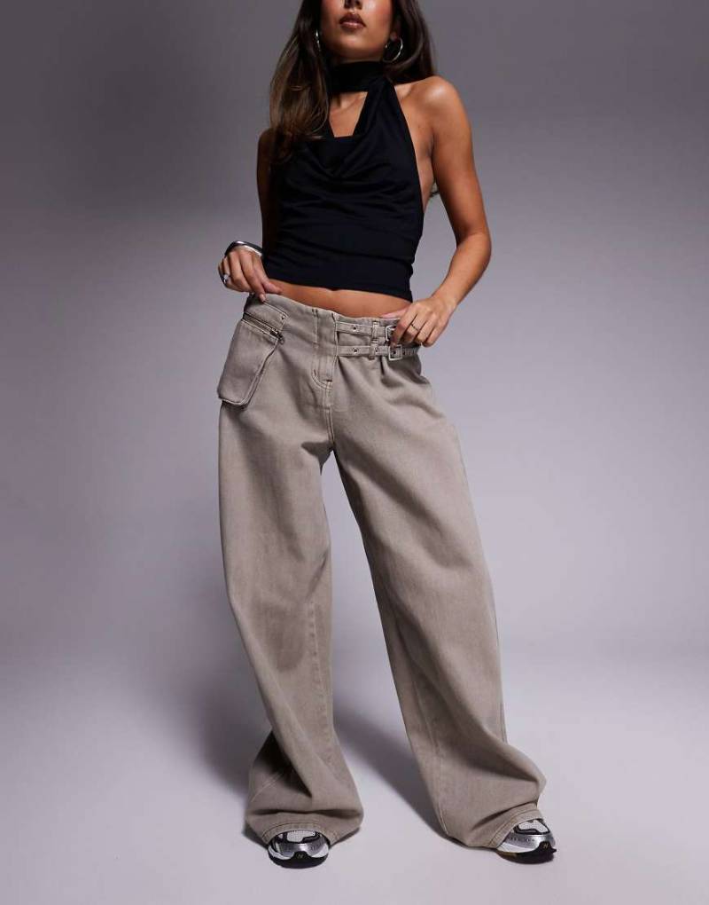 Princess Polly - Paltrow - Cargo-Jeans in Stein mit weitem Bein, mittelhohem Bund und Schnallendetail-Braun von Princess Polly