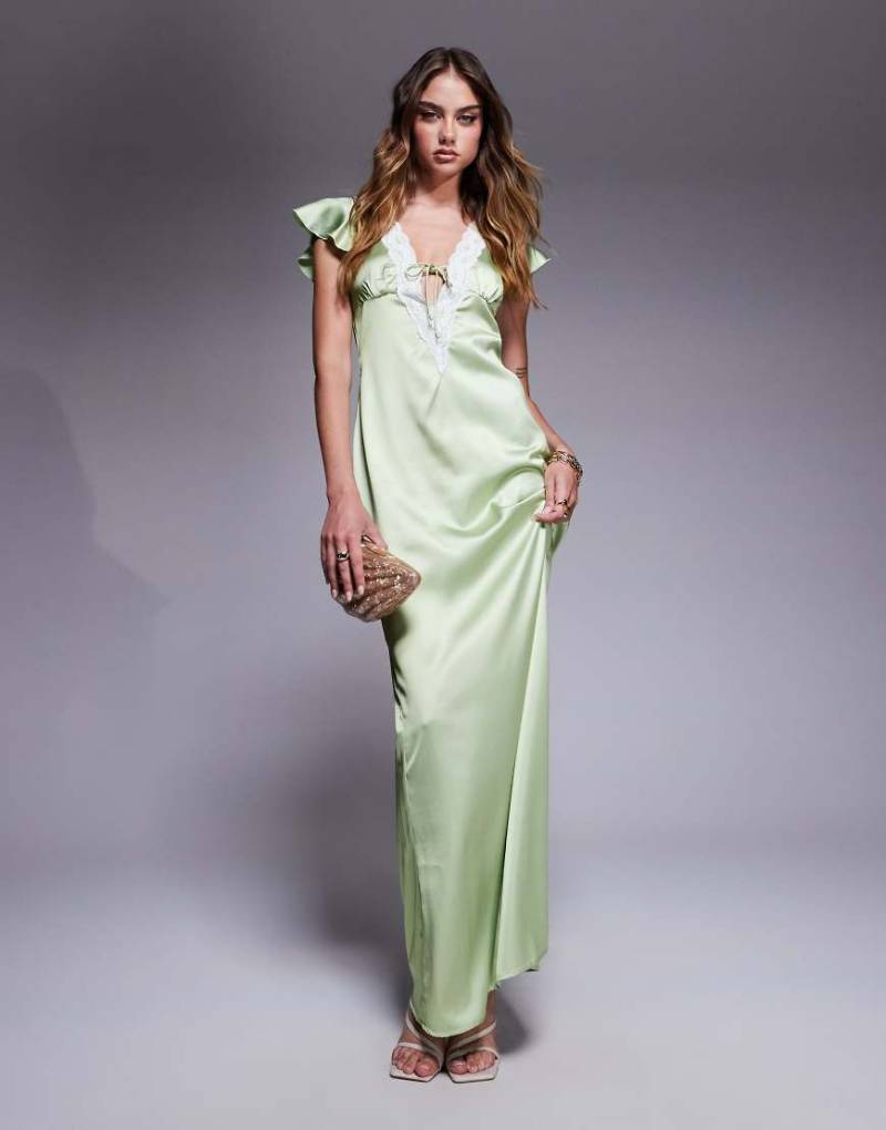 Princess Polly - Satin-Maxikleid in Grün mit tiefem Ausschnitt, Spitzenbesatz und Flatterärmeln von Princess Polly