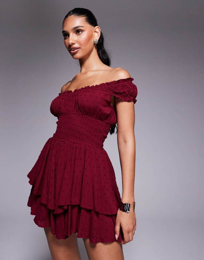 Princess Polly - The Love Galore - Schulterfreier Playsuit aus genopptem Netzstoff in dunklem Kirschrot mit gesmoktem Dekolleté und Rüschenrock von Princess Polly