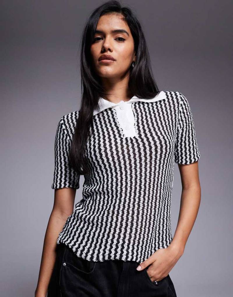 Princess Polly - Tristar - Strickoberteil in schwarz und weiß gestreift mit Kontrastkragen von Princess Polly