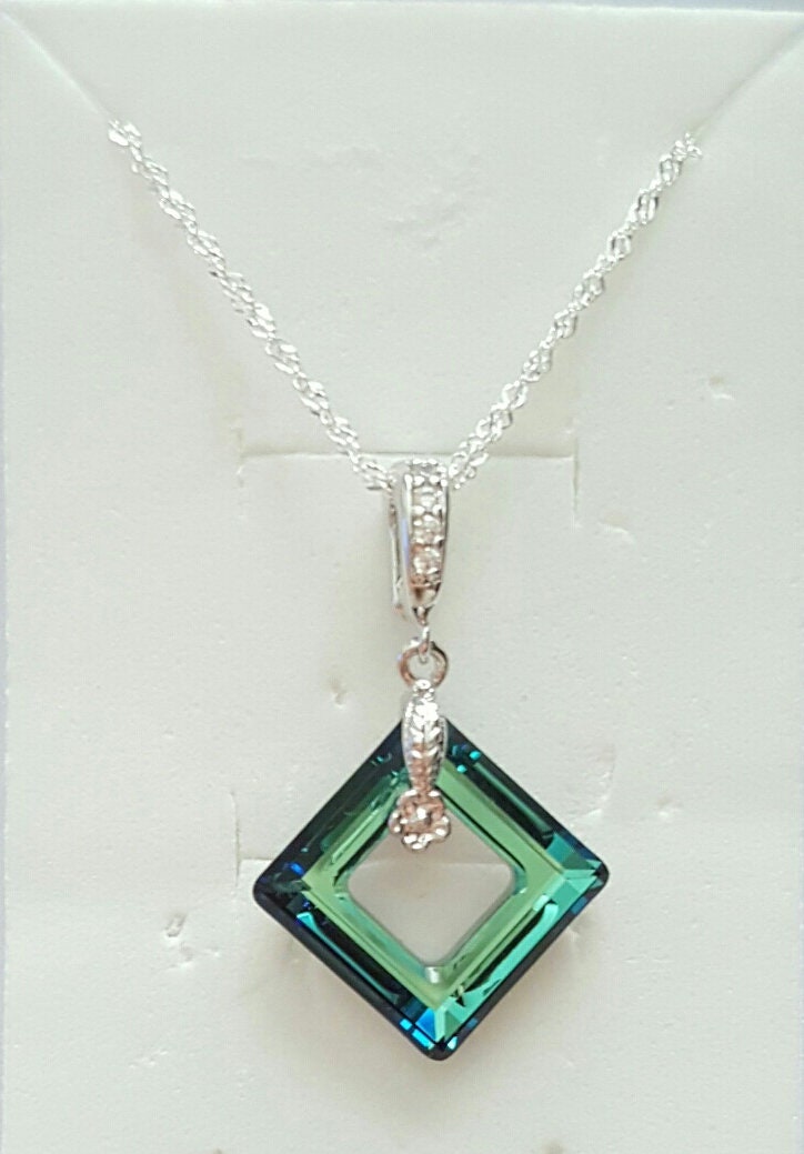 Kristall Von Swarovski 14 Mm Bermuda Blue Square Ring-Halskette, 925 Sterling Silber 18 Zoll Kette Mit Cubic Zirkonia Anhänger Kristall Von Swarovski 14 Mm Bermuda Blue Square Ring-Halskette, 925 Sterling Silber 18 Zoll Kette Mit Cubic Zirkonia Anhänger von PrincessJewelryHouse