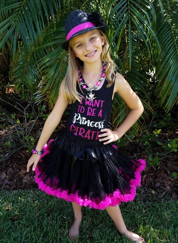 Mädchen Piraten Outfit Gasparilla Parade Shirt & Pettiskirt Set von PrincessKeepsakes
