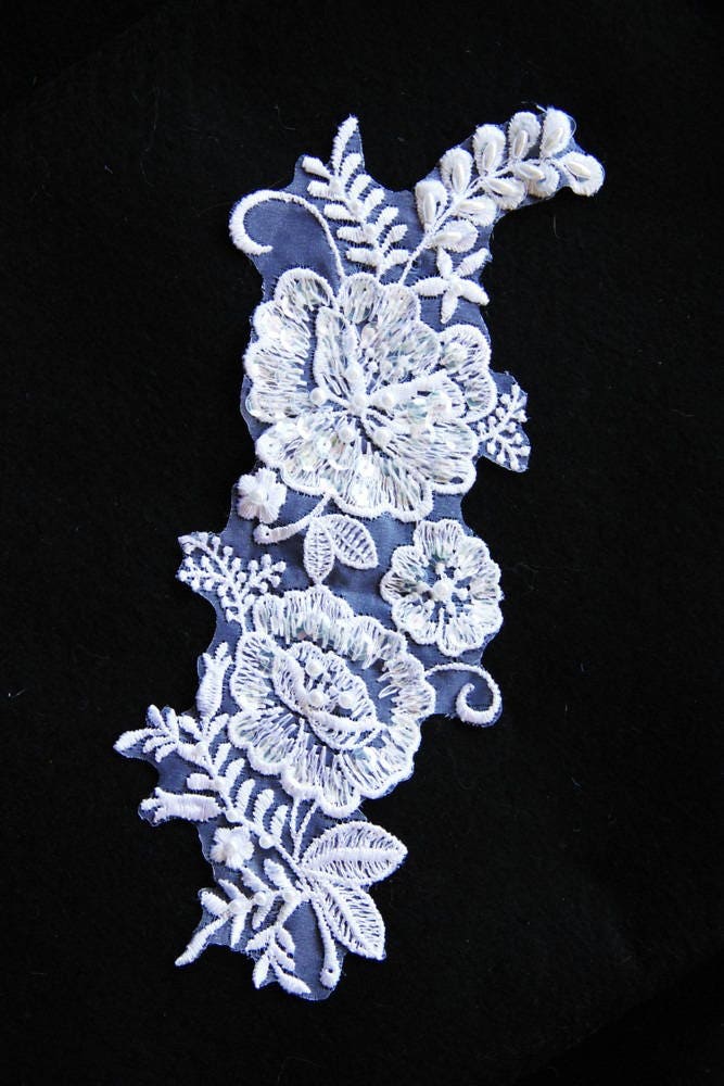 Wand Aus Weißer Spitze Mit Perlen Und Pailletten Hochzeit Wand Aus Weißer Spitze Mit Perlen Und Pailletten Hochzeit von PrincesseCreaBijoux