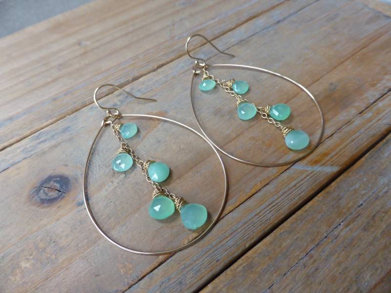 Apfel Grün Chrysopras Und Gold Teardrop Hoop Ohrringe Apfel Grün Chrysopras Und Gold Teardrop Hoop Ohrringe von PrincessgearJewelry