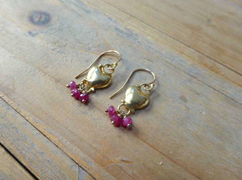 Herz Ohrringe Aus Gold Vermeil in Tropfenform Herz Ohrringe Aus Gold Vermeil in Tropfenform von PrincessgearJewelry