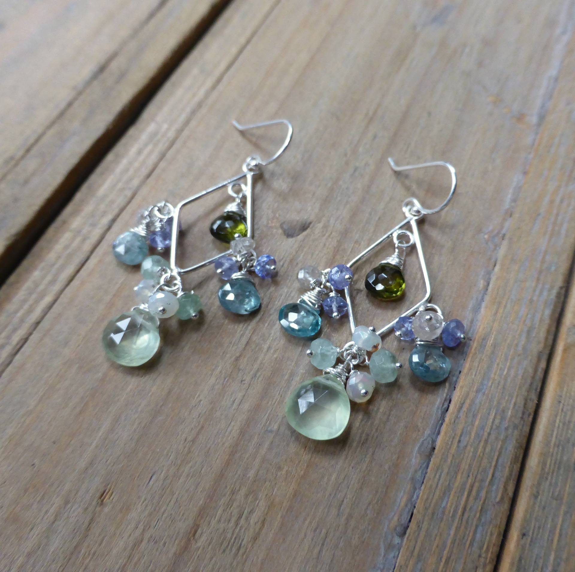 Icy Blue Green Edelstein Trapezoid Chandelier Sterling Ohrringe Icy Blue Green Edelstein Trapezoid Chandelier Sterling Ohrringe von PrincessgearJewelry