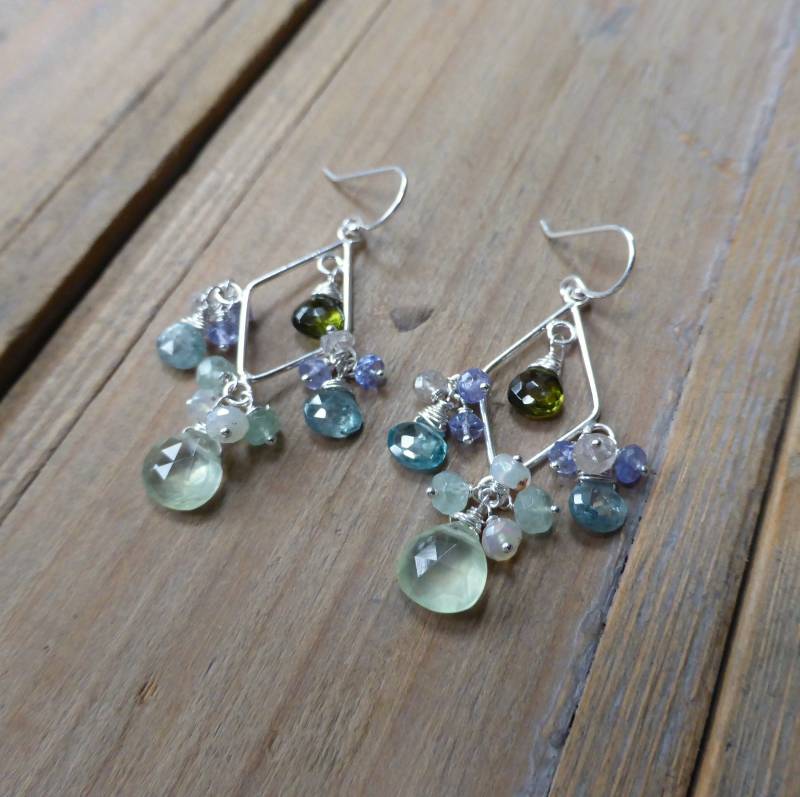 Icy Blue Green Edelstein Trapezoid Chandelier Sterling Ohrringe Icy Blue Green Edelstein Trapezoid Chandelier Sterling Ohrringe von PrincessgearJewelry