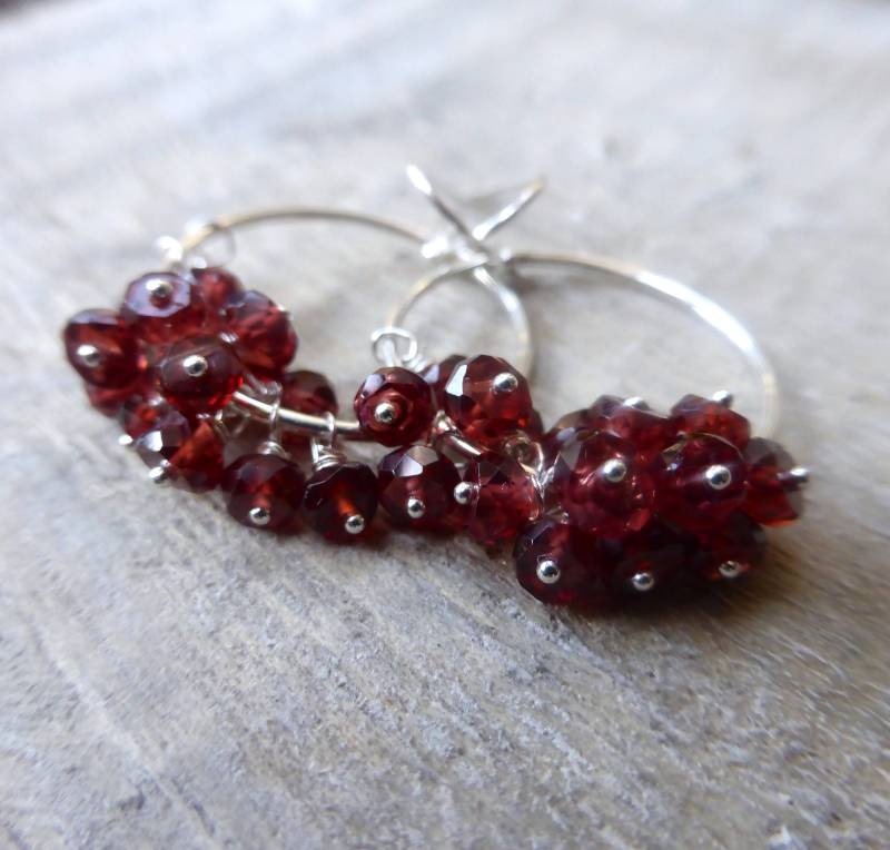 Mosambik Granat Fransen Sterling Silber Creolen von PrincessgearJewelry