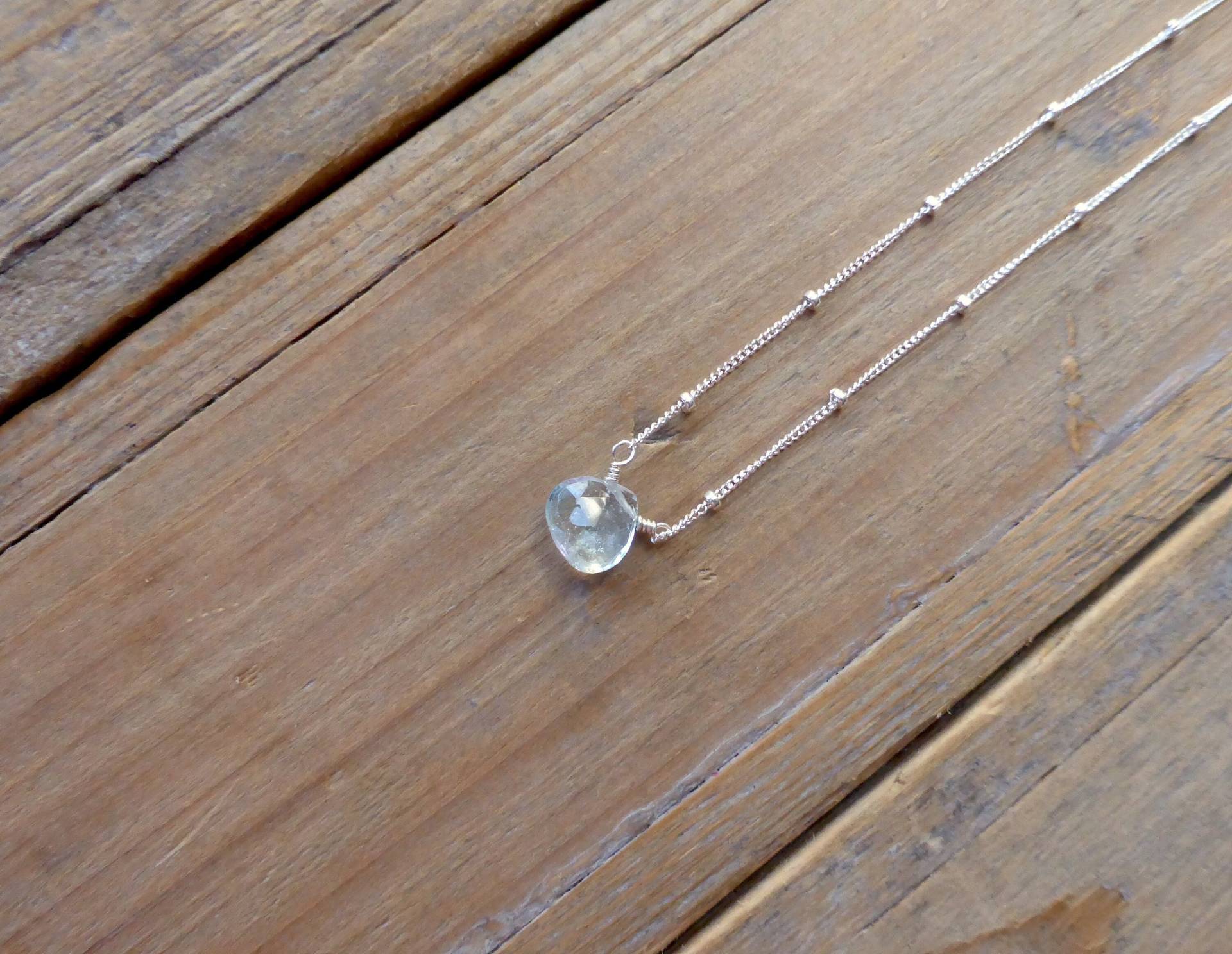 Super Solitaires - Aquamarin Edelstein Und Silber Halskette Mit Satellitenkette Super Solitaires - Aquamarin Edelstein Und Silber Halskette Mit Satellitenkette von PrincessgearJewelry