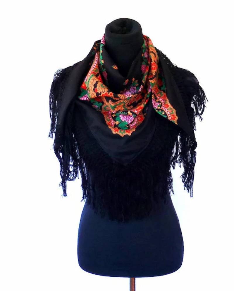 Halb Viana's Tradicional Folklore-Schal Schwarz/Lila | Dreiecksform von Princezices