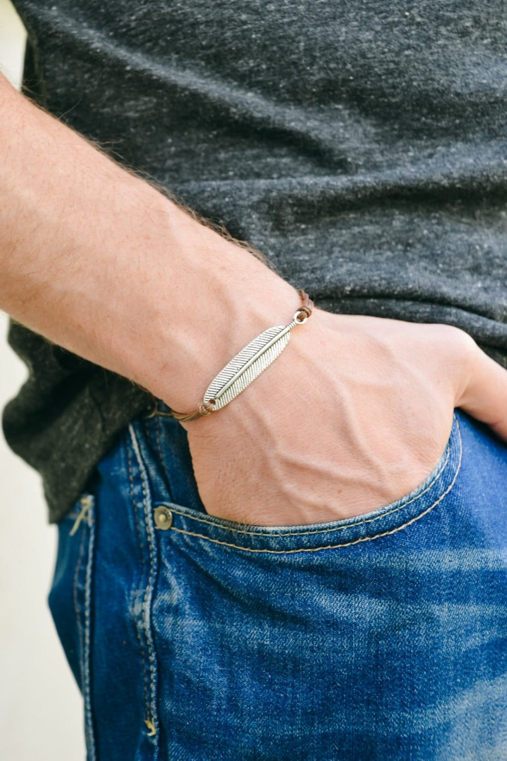 Feder Armband, Armband Für Männer, Silberner Charme, Braune Kordeln, Geschenk Ihn, Vogel Verschluss, Schmuck Männer Feder Armband, Armband Für Männer, Silberner Charme, Braune Kordeln, Geschenk Ihn, Vogel Verschluss, Schmuck Männer von Principles