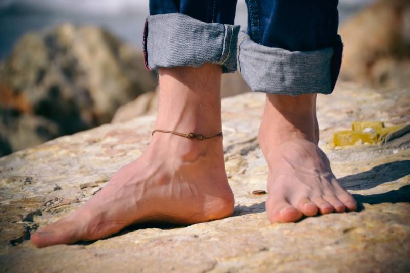 Infinity-Fußkettchen Für Männer, Herren-Fußkettchen Mit Infinity-Charm Aus Bronze Und Braunem Band, Fußkettchen Geschenk Ihn von Principles