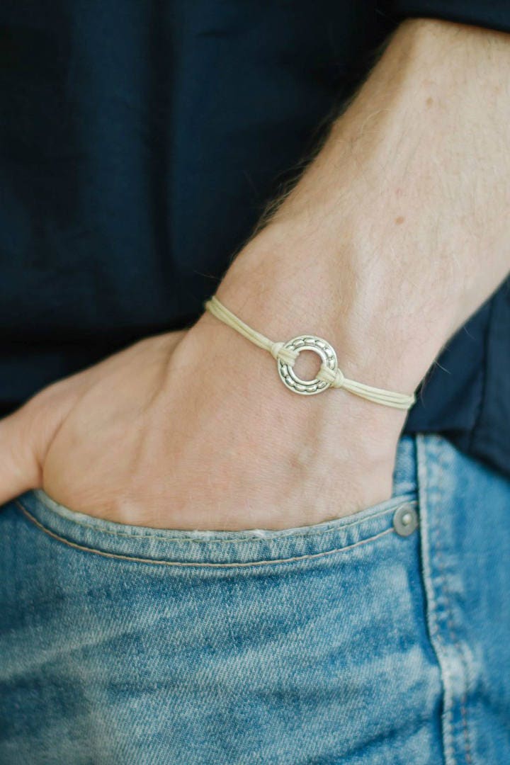 Karma Und Glück Herren Armband Silber Kreis Charme Beige String Für Männer Geschenk Ihn Schmuck Sohn Minimalist von Principles