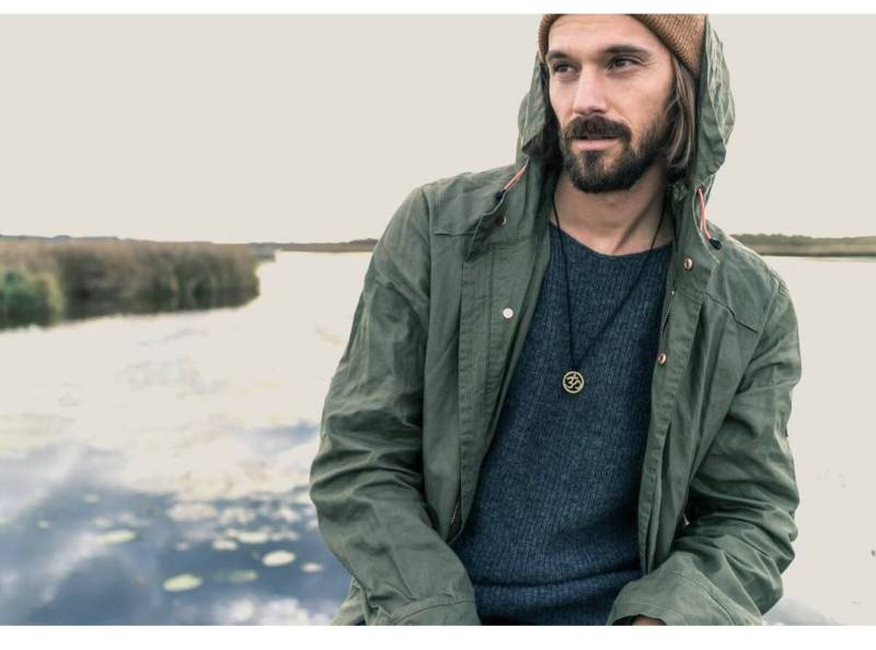 Männer Halskette Bronze Om Anhänger Für Schwarz String Ohm Yoga Ihn Spirituellen Schmuck Chakra Mantra von Principles