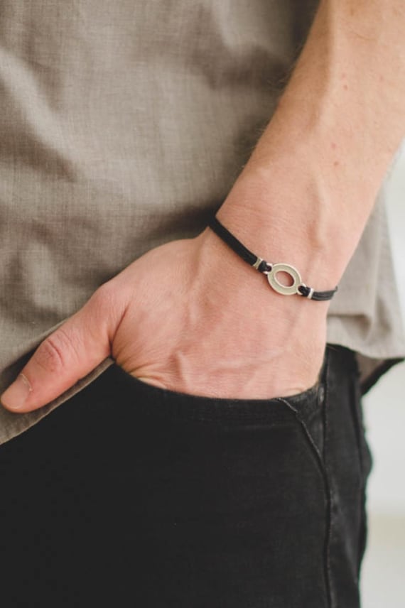 Silber Kreis Armband Für Männer, Herren Mit Einem Versilberten Ovalen Charme Und Schwarze Baumwollkordel, Geschenk Verpackt Ihn von Principles