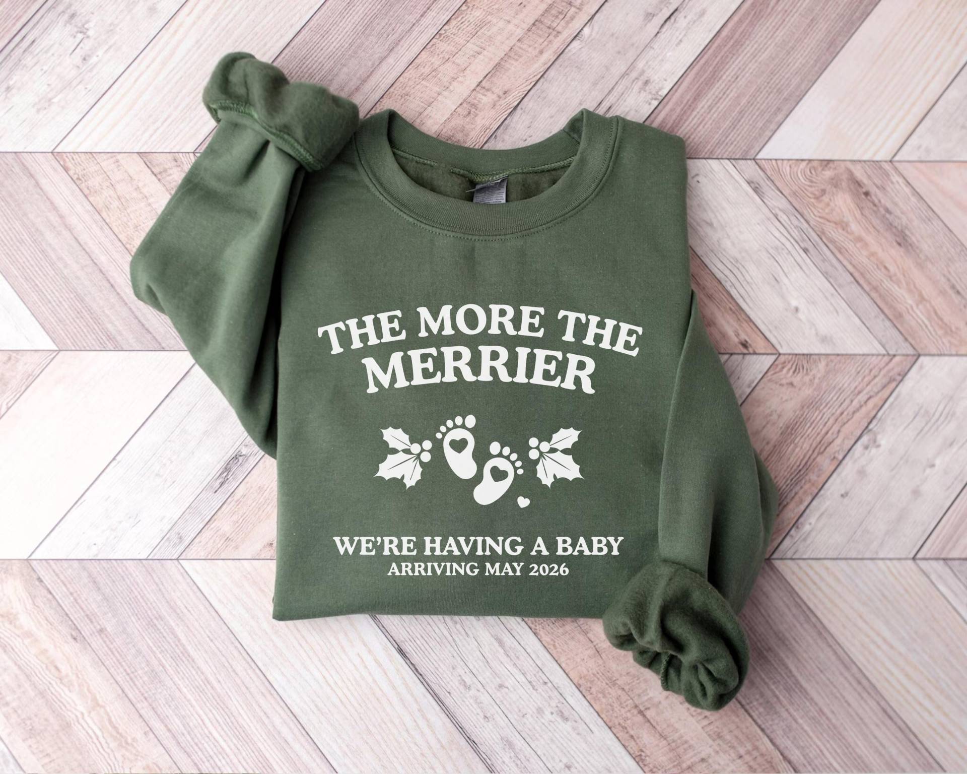Benutzerdefinierte Weihnachten Schwangerschaft Ankündigung Sweatshirt, Je Mehr, Desto Merrier Shirt, Baby Offenbaren Weihnachten, Urlaub Schwangere von PrintBoutique4U