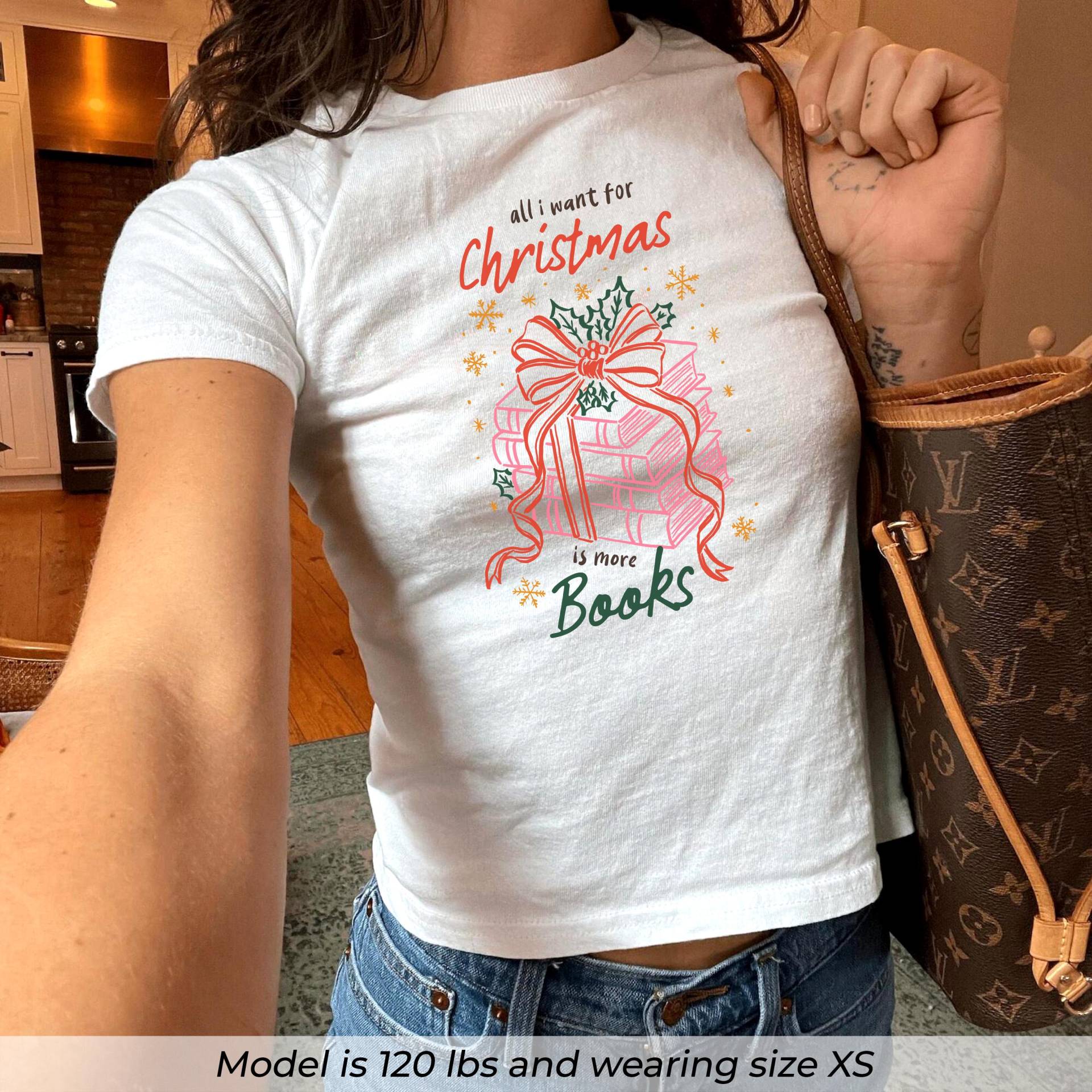 Bücher Weihnachten Baby T-Shirt, Frauen Vibes Outfit, Y2K Cropped Top Süßes Weihnachtsgeschenk Für Sie von PrintBoutique4U