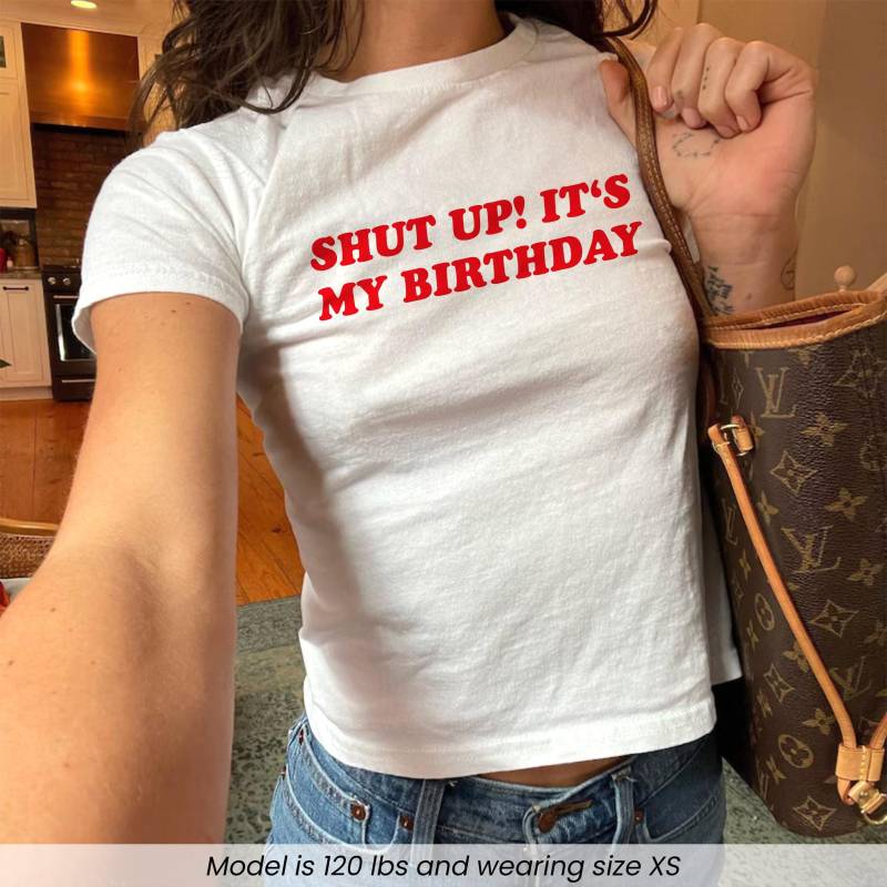 Shut Up It's My Birthday Baby-T-Shirt, Lustiges Bday-Frauen-Crop-Top, Geburtstagsparty Y2K Retro 90Er Jahre 2000Er Geschenk Für Geburtstagskind von PrintBoutique4U