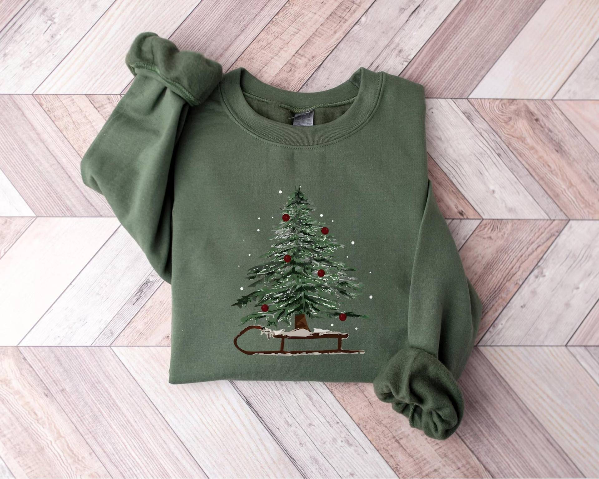 Weihnachtsbaum Auf Schlitten, Weihnachtssweatshirt Für Frauen, Weihnachtsschlitten, Rundhalsausschnitt, Weihnachtsbaum-T-Shirt, Winterpullover von PrintBoutique4U