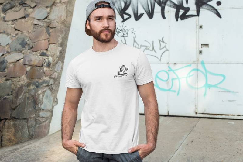 Sommerliches Herren T-Shirt Mit Palmen-Logo | Minimalistisch Und Nachhaltig Perfektes Urlaubsshirt & Geschenkidee Für Männer Sommerliches Herren T-Shirt Mit Palmen-Logo | Minimalistisch Und Nachhaltig Perfektes Urlaubsshirt & Geschenkidee Für Männer von PrintLag