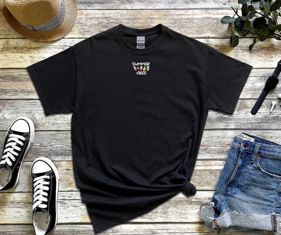 Summer Vibes Tshirt Für Den Sommer Oversize Shirt Mit Unisex Schnitt von PrintedSuccess