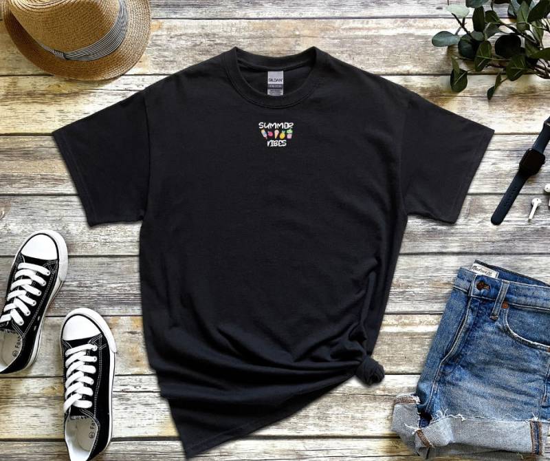 Summer Vibes Tshirt Für Den Sommer Oversize Shirt Mit Unisex Schnitt von PrintedSuccess