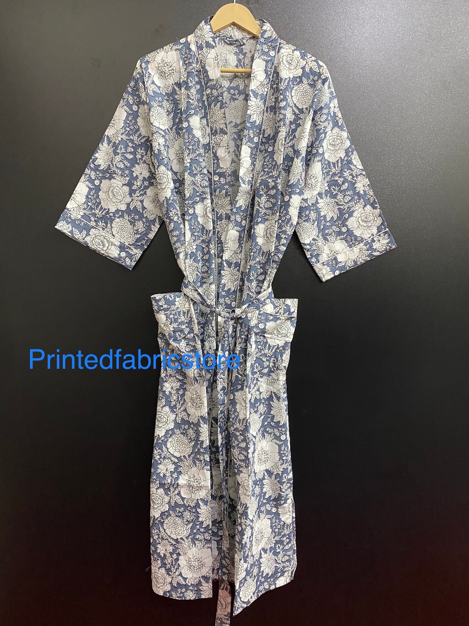 Grauer Kimono Robe Damen Morgenmantel-Handbedruckter 100% Leichter, Atmungsaktiver Yukata-Bademantel Aus Baumwolle Für Frauen-Women's Boho Leichte von PrintedfabricStore