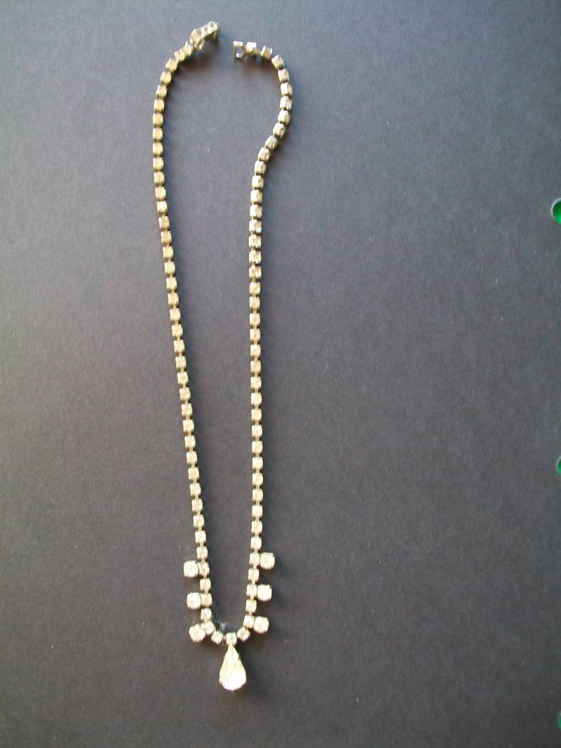 Filligrane Halskette Mit Geschliffenen Glassteinen von PrintshopWagner