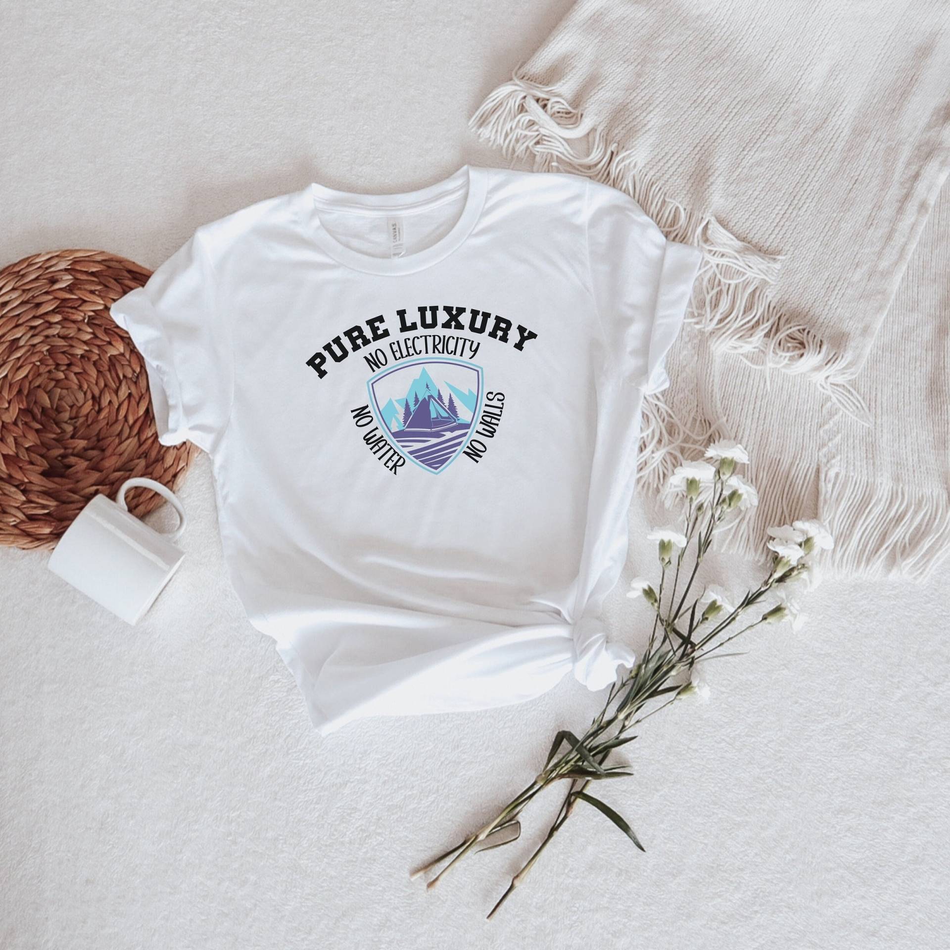 Camping Shirt, Pure Luxury, Shirt Für Camper, Geschenk No Electricity, Walls, Water, Statement, Geschenkidee Camper von PrintyPolis