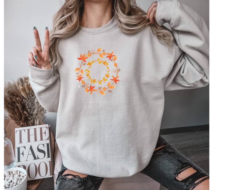 Herbst-Sweater, Hallo Herbst, Sweater Mit Herbst-Motiv, Herbstmode, Herbst-Outfit, Gemütlicher Sweater, Geschenkidee Unisex von PrintyPolis