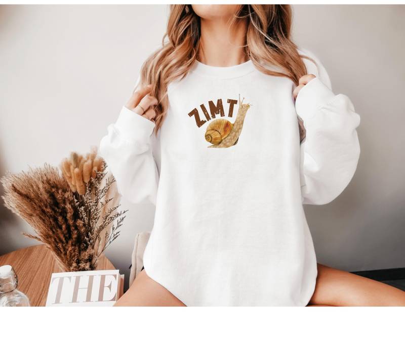 Zimtschnecke, Sweater Mit Schnecke, Geschenkidee Für Zimtschnecken, Zuckerschnecke, Schneckensweater, Süsses von PrintyPolis