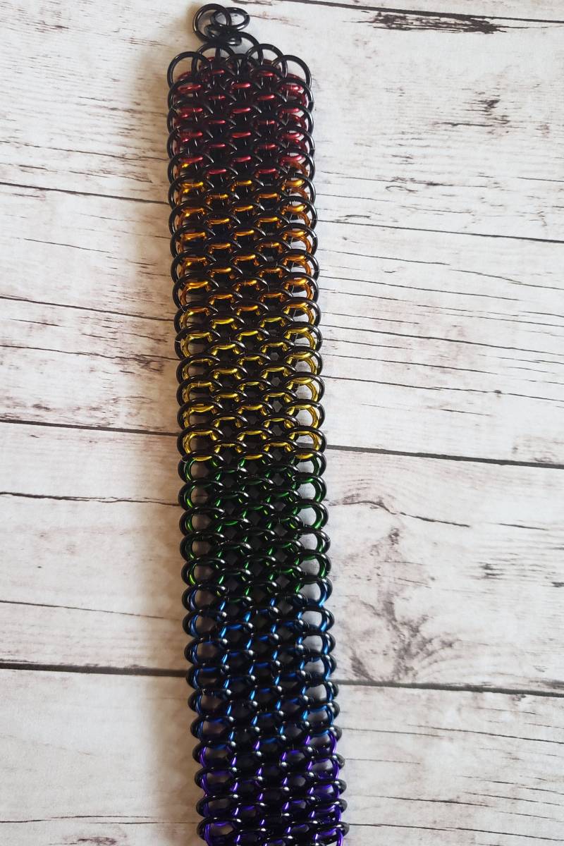 Regenbogen Stolz Dragonscale Armband von PriorityMailleBox
