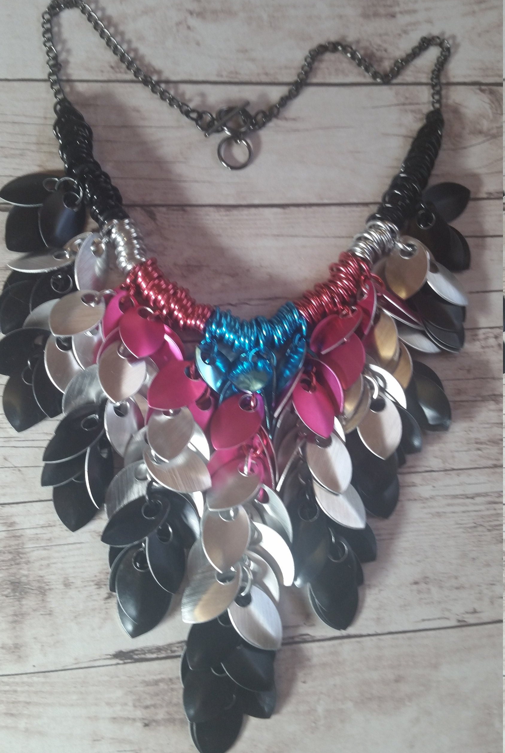 Spinne-Gwen Inspiriert Skala Chainmaille Nevklace von PriorityMailleBox