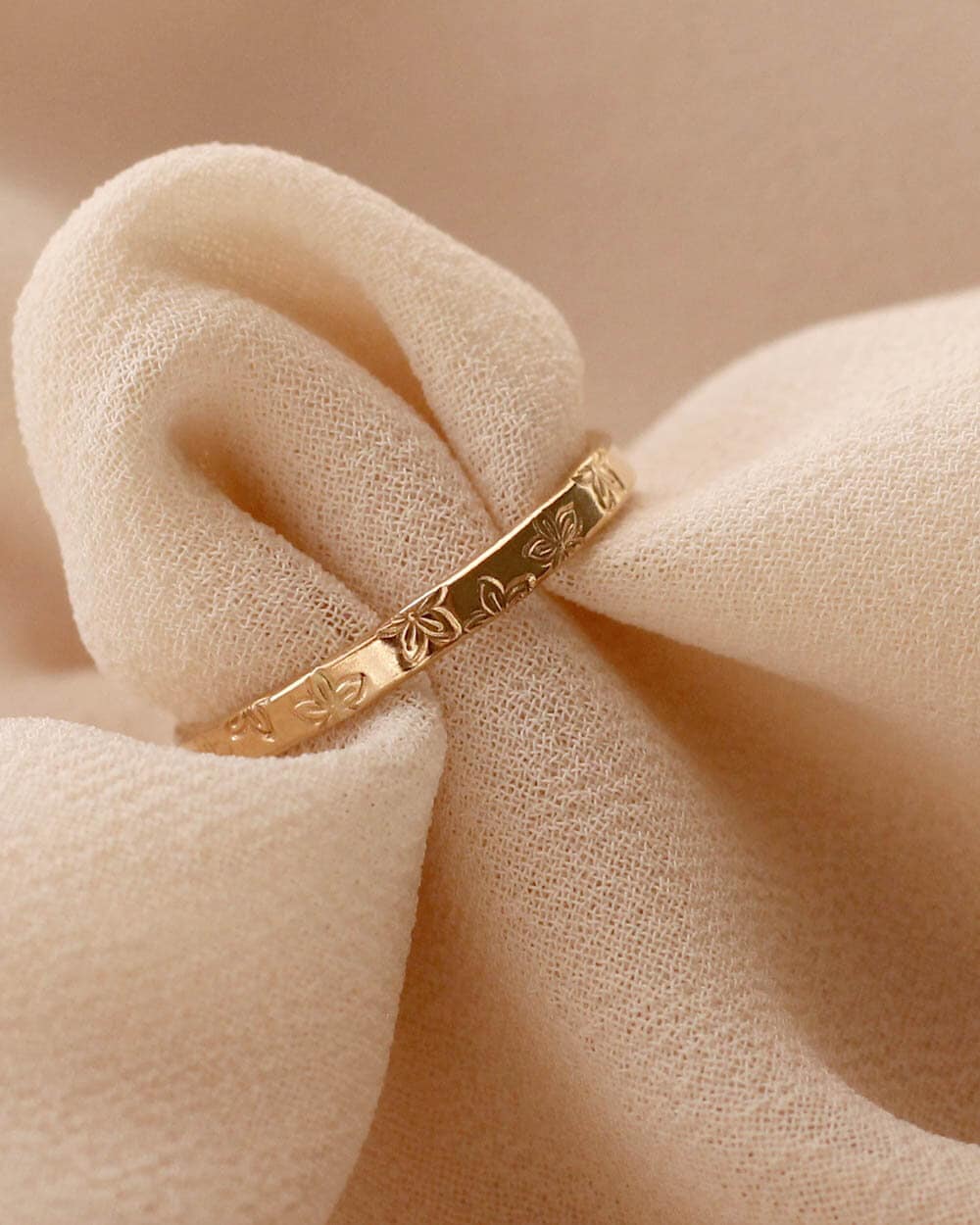 Floral Petal Stempel Ring Band 12K Gold Filled - R1300 von PriscillaMaShop