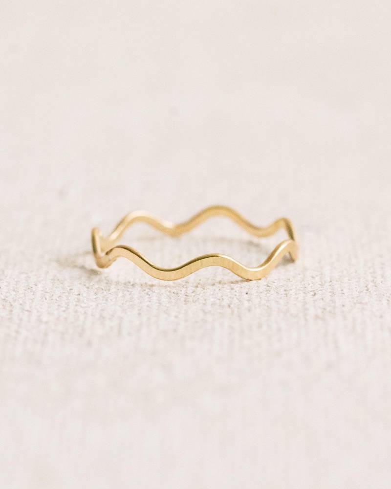 Gewellter Kringel Gold Stacking Ring 12K Fill R1387 von PriscillaMaShop