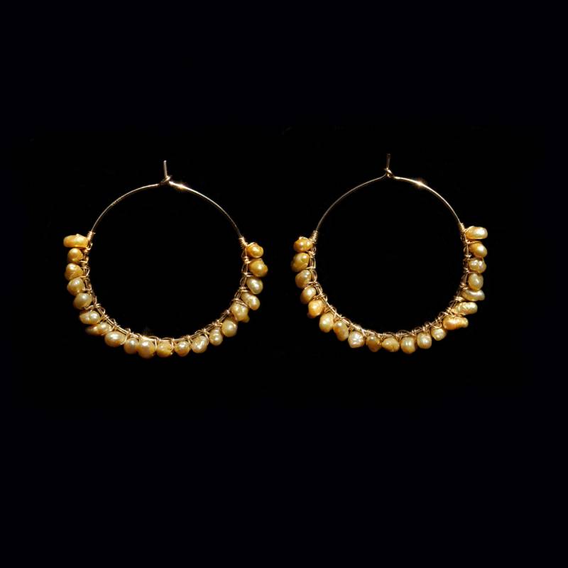 Goldene Süsswasserperlen An 14K Gold-Filled Creolen von PrismTheorie