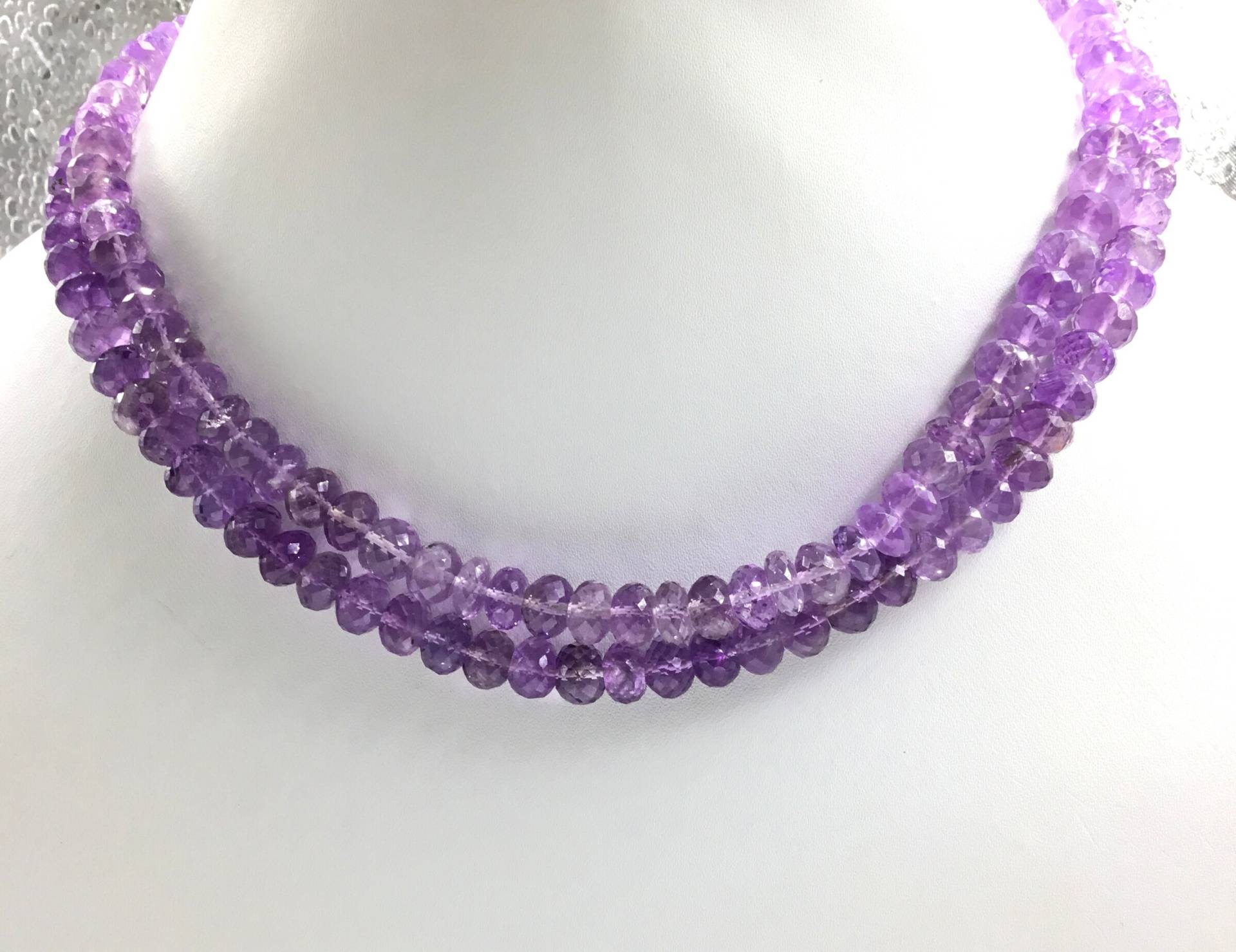 Natürliche Amethyst Facettierte Kugel Perlen Halskette von Prismaticgems