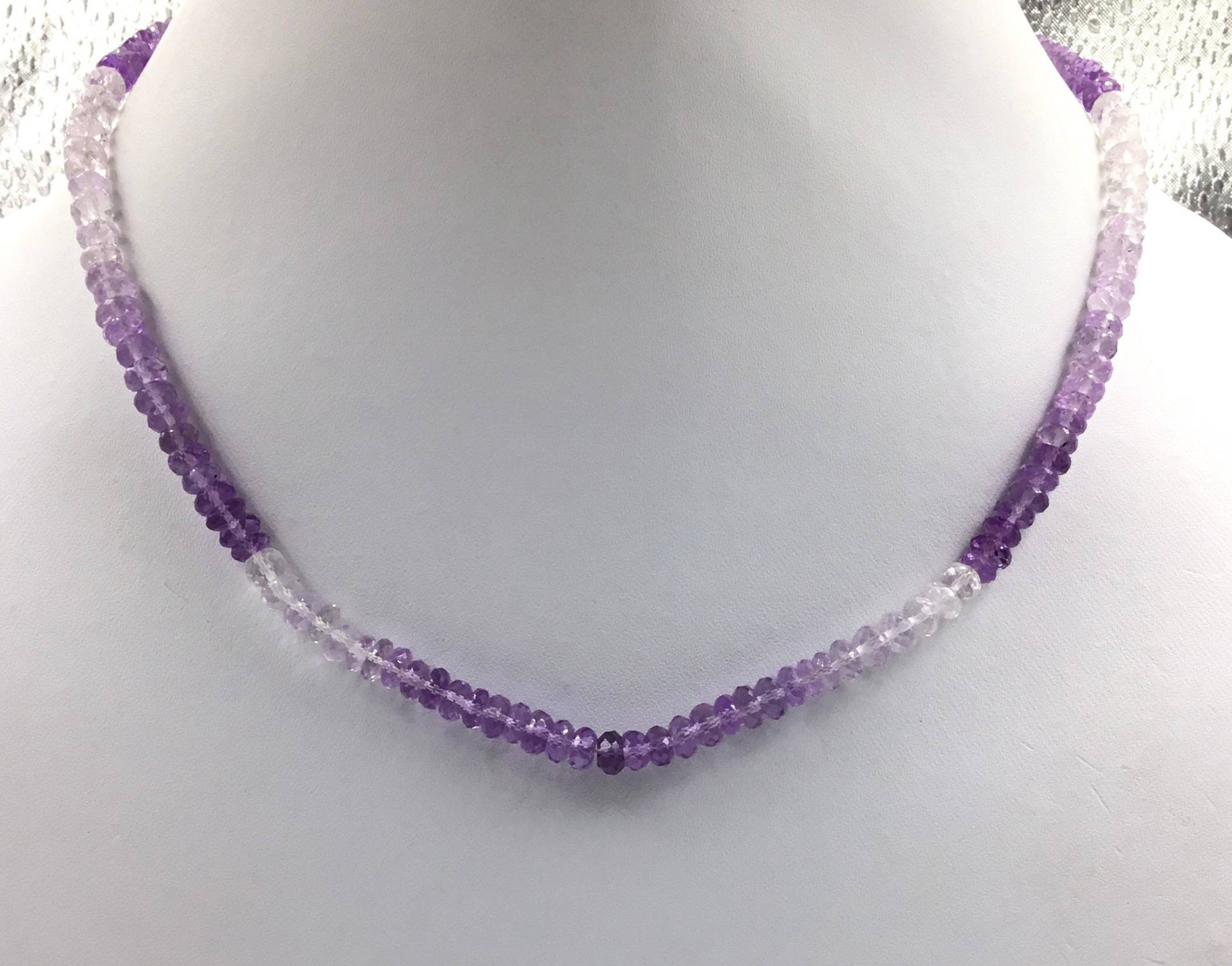 Natürliche Amethyst Facettierte Schattierte Perlen Edelstein Halskette von Prismaticgems