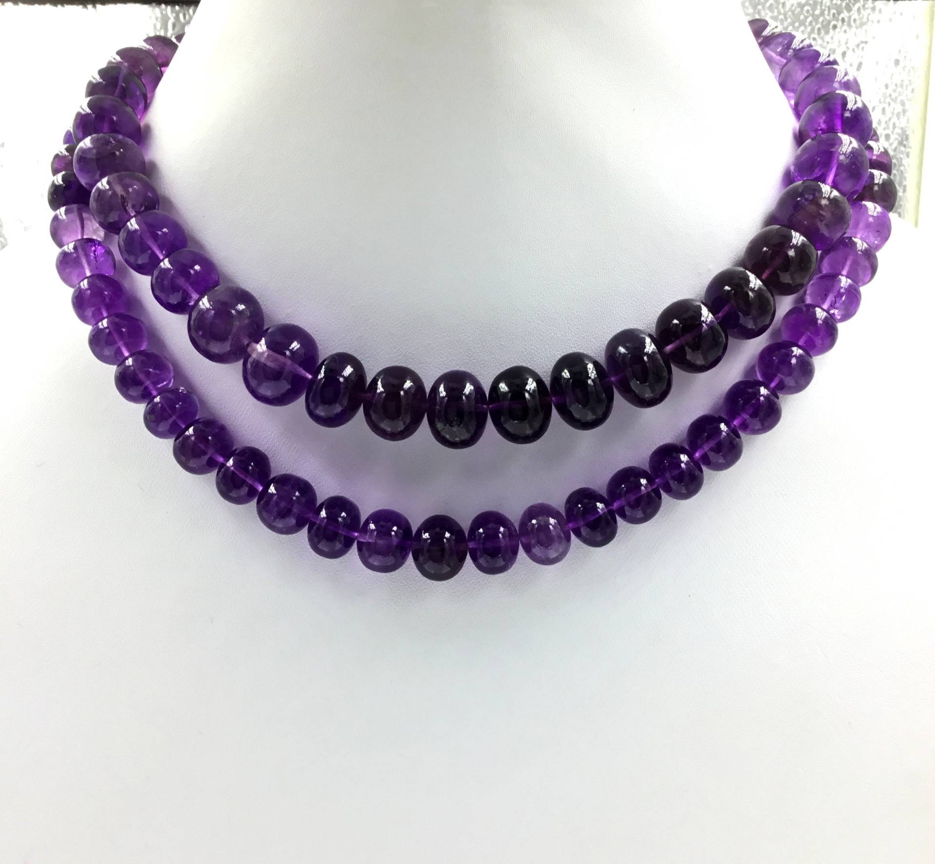 Natürliche Amethyst Glatte Kugel Perlen Halskette von Prismaticgems