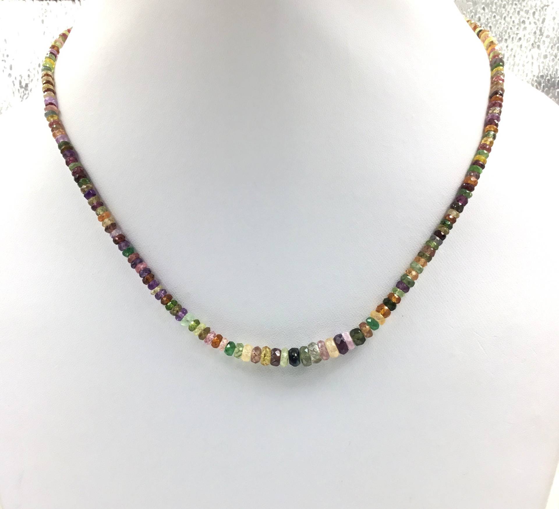 Natürliche Multi Turmalin Facettierte Perlen Edelstein Halskette von Prismaticgems