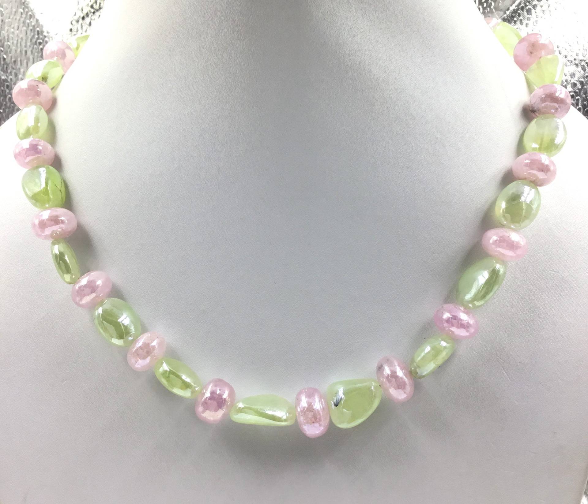 Natürliche Prehnit & Morganit Beschichtete Ausgefallene Perlen Edelstein Halskette von Prismaticgems