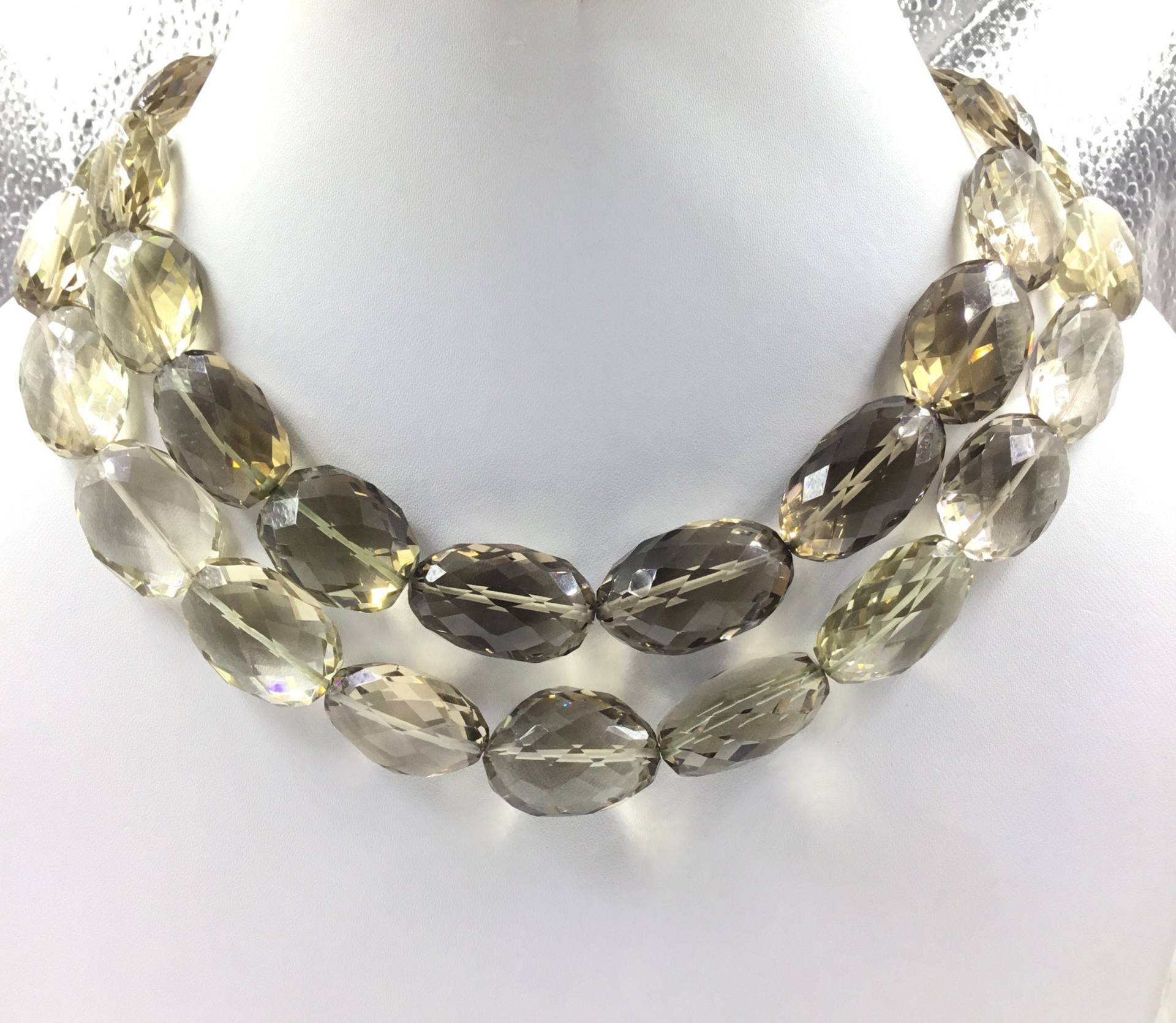 Natürliche Rauchquarz Checker Cut Ovale Perlen Edelstein Halskette von Prismaticgems