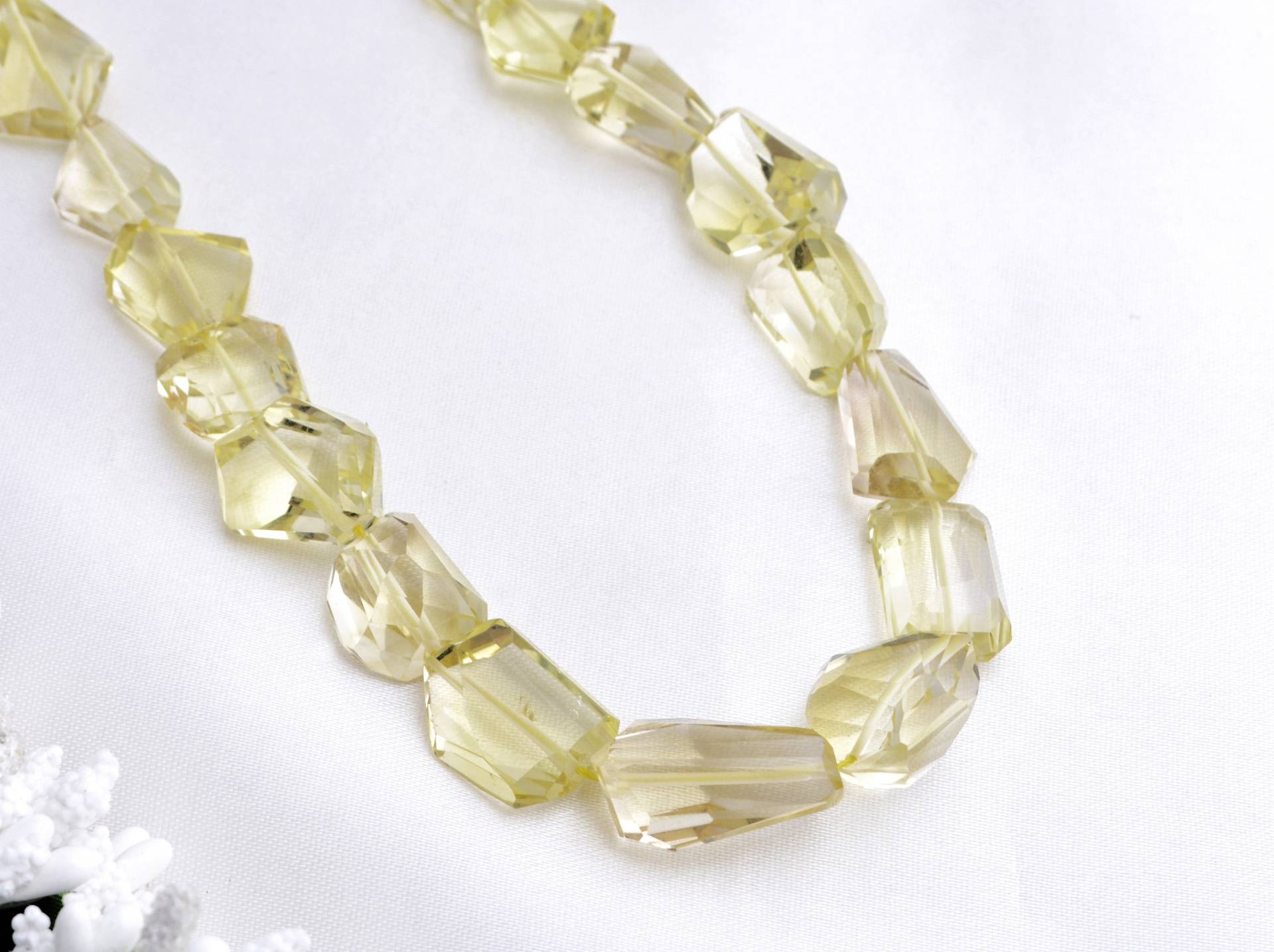 Natürliche Zitronenquarz Facettierte Trommeln Perlen Edelstein Halskette von Prismaticgems