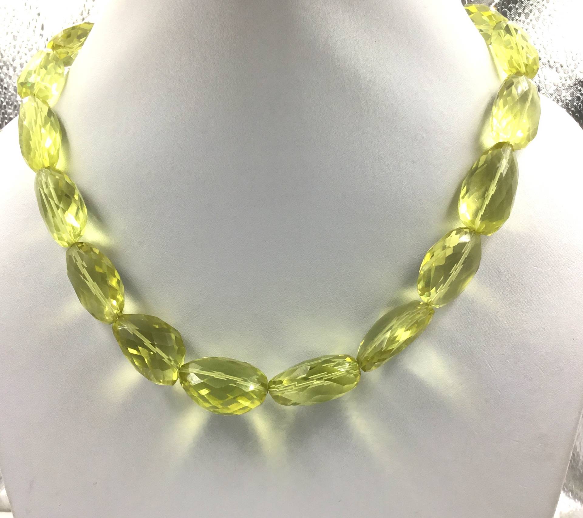 Natürlicher Zitronenquarz Facettierte Trockner Perlen Edelstein Halskette Natürlicher Zitronenquarz Facettierte Trockner Perlen Edelstein Halskette von Prismaticgems