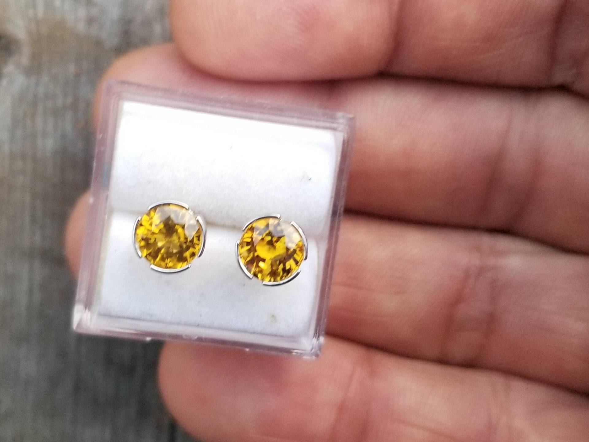 Gelber Saphir 6 Mm Ohrstecker 14K Weißgold Für September Jubiläum Schmuck von PristineGemstones